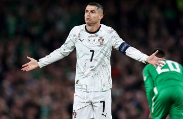 فضيحة بوستر كأس العالم 2026.. لماذا تجاهل الفيفا أسطورة البرتغال رونالدو؟ فضيحة بوستر كأس العالم 2026.. لماذا تجاهل الفيفا أسطورة البرتغال رونالدو؟