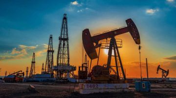 استقرار أسعار النفط مع تحسن توقعات الطلب استقرار أسعار النفط مع تحسن توقعات الطلب