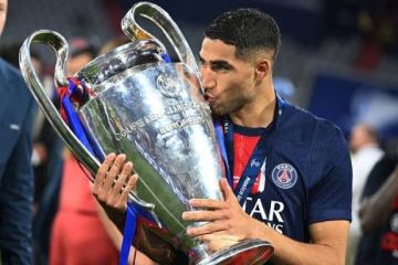 أشرف حكيمي يتوج بجائزة أفضل لاعب إفريقي للعام 2025 أشرف حكيمي يتوج بجائزة أفضل لاعب إفريقي للعام 2025