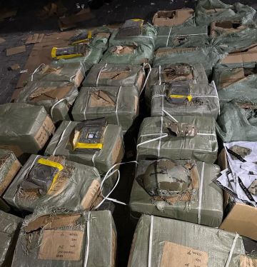 ضبط (10) حاويات معدة للتهريب في ميناء ام قصر ضبط (10) حاويات معدة للتهريب في ميناء ام قصر