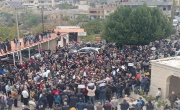 المئات يتظاهرون في سوريا احتجاجا على اعتداءات طالت العلويين