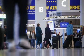 مطارات أمريكا تعاني اضطرابات قبل ازدهار السفر في عيد الشكر