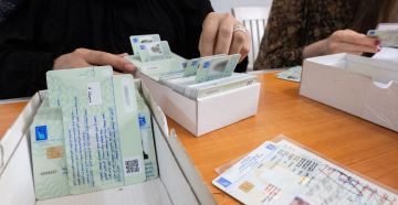 المفوضية تعلن توزيع (2.3) مليون بطاقة بايومترية جديدة المفوضية تعلن توزيع (2.3) مليون بطاقة بايومترية جديدة