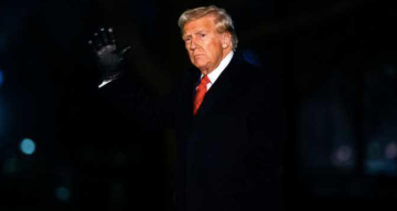 ترامب يعتزم توسيع قيود السفر لاكثر من 30 دولة ترامب يعتزم توسيع قيود السفر لاكثر من 30 دولة