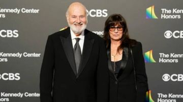 العثور على المخرج الأميركي روب راينر وزوجته جثتين هامدتين في قصرهما بلوس أنجليس العثور على المخرج الأميركي روب راينر وزوجته جثتين هامدتين في قصرهما بلوس أنجليس