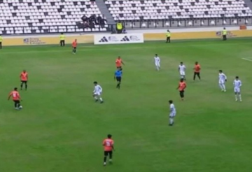 واقعة نادرة تنهي مباراة في الدوري العراقي بعد 12 دقيقة من بدايتها (فيديو) واقعة نادرة تنهي مباراة في الدوري العراقي بعد 12 دقيقة من بدايتها (فيديو)