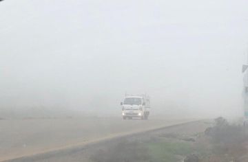 الأنواء الجوية تصدر تحذيرا من تدني الرؤية بسبب تشكل الضباب الأنواء الجوية تصدر تحذيرا من تدني الرؤية بسبب تشكل الضباب