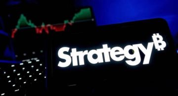 تراجع أسهم ستراتيجي وسط مخاوف شطب الشركة من ناسداك 100