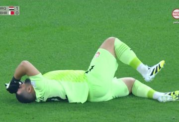 شاهد.. حارس مرمى البحرين يسجل هدفا في مرماه بطريقة غريبة أمام العراق! شاهد.. حارس مرمى البحرين يسجل هدفا في مرماه بطريقة غريبة أمام العراق!