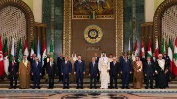 أمير قطر: القمة العربية الـ 34 انعقدت في ظروف إقليمية ودولية تستوجب تعاونا عربيا ودوليا لحل الأزمات أمير قطر: القمة العربية الـ 34 انعقدت في ظروف إقليمية ودولية تستوجب تعاونا عربيا ودوليا لحل الأزمات