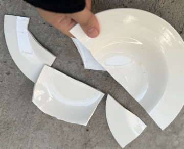 كسر الأواني وحرق المكانس.. العراقيون يودعون شهر صفر بطقوس شعبية لطرد النحس