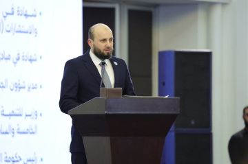 وزير الطاقة السوري محمد البشير يبشر السوريين بساعات من الكهرباء لم يعهدوها من عشرات السنين وزير الطاقة السوري محمد البشير يبشر السوريين بساعات من الكهرباء لم يعهدوها من عشرات السنين