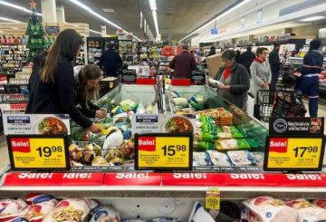 ثقة المستهلك الأمريكي تهوي لأدنى مستوى في 11 عاما ثقة المستهلك الأمريكي تهوي لأدنى مستوى في 11 عاما