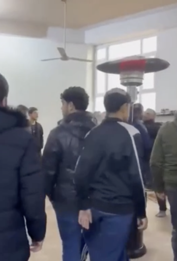 العراق.. مصلون يطردون إمام مسجد بعد صلاة الجمعة لأسباب كردية!