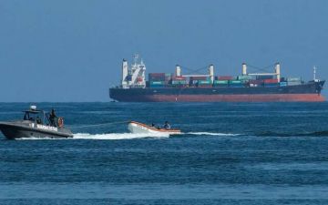 ترفع العلم الروسي.. أمريكا تسعى للاستيلاء على ناقلة نفط فنزويلية