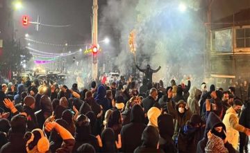 إيرواني: الولايات المتحدة وراء تحول الاحتجاجات في إيران إلى أعمال شغب إيرواني: الولايات المتحدة وراء تحول الاحتجاجات في إيران إلى أعمال شغب