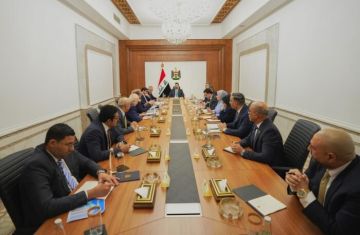 الزيدي يوجه بحزمة من المبادرات لتنشيط الاقتصاد وتمويل المشاريع الزيدي يوجه بحزمة من المبادرات لتنشيط الاقتصاد وتمويل المشاريع