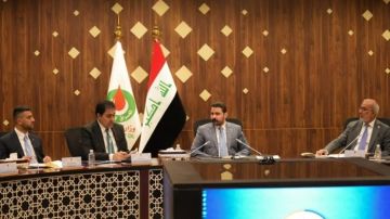 الزيدي يسلم المندلاوي مفاتيح الاشراف على الطاقة ويطلب النزاهة لمنع الأخطاء الزيدي يسلم المندلاوي مفاتيح الاشراف على الطاقة ويطلب النزاهة لمنع الأخطاء