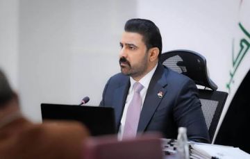المالية النيابية: رئيس الوزراء اعترض على مقترح يقضي بتوزيع رواتب الموظفين كل 45 يوما المالية النيابية: رئيس الوزراء اعترض على مقترح يقضي بتوزيع رواتب الموظفين كل 45 يوما