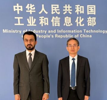 وزير الاتصالات يبحث مع نظيره الصيني ملفات الأمن السيبراني والذكاء الاصطناعي والجيل الخامس وزير الاتصالات يبحث مع نظيره الصيني ملفات الأمن السيبراني والذكاء الاصطناعي والجيل الخامس