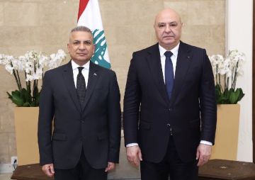 السفير محمد رضا الحسيني يقدم أوراق اعتماده إلى رئيس الجمهورية اللبنانية السفير محمد رضا الحسيني يقدم أوراق اعتماده إلى رئيس الجمهورية اللبنانية