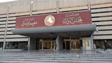 الحلبوسي يوجه باستضافة محافظ البنك المركزي ووزير المالية في جلسة يوم غد الخميس الحلبوسي يوجه باستضافة محافظ البنك المركزي ووزير المالية في جلسة يوم غد الخميس