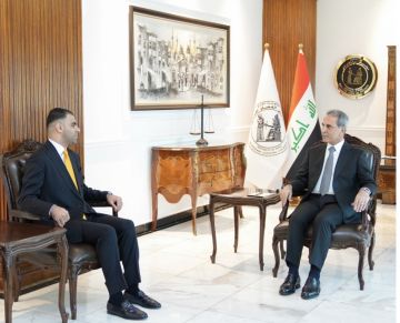 القاضي زيدان ووزير الشباب يبحثان الأفكار المتعلقة بمشاريع تطوير قطاع الرياضة في العراق القاضي زيدان ووزير الشباب يبحثان الأفكار المتعلقة بمشاريع تطوير قطاع الرياضة في العراق