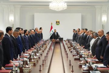 رئيس الوزراء: على المحافظين وجميع رؤساء الهيئات المستقلة أن يرددوا القسم مع المدراء العامين