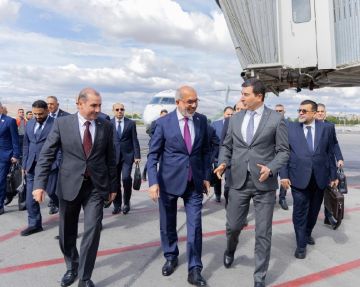 وزير النفط يصل أنقرة لبحث التعاون في مجالات النفط والغاز والطاقة وزير النفط يصل أنقرة لبحث التعاون في مجالات النفط والغاز والطاقة