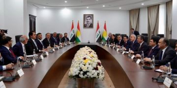 المندلاوي يؤكد أهمية مواصلة الحوار بين الحكومة الاتحادية والإقليم بشأن ملفات الطاقة والنفط المندلاوي يؤكد أهمية مواصلة الحوار بين الحكومة الاتحادية والإقليم بشأن ملفات الطاقة والنفط