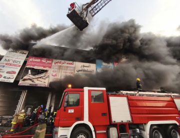 الدفاع المدني: إخماد حريق داخل بناية تجارية في منطقة الطالبية دون تسجيل إصابات بشرية الدفاع المدني: إخماد حريق داخل بناية تجارية في منطقة الطالبية دون تسجيل إصابات بشرية