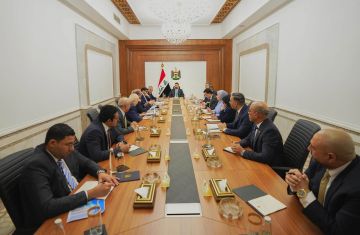 رئيس الوزراء يوجه بحزمة من المبادرات لتنشيط الاقتصاد وتمويل المشاريع وإطلاق مستحقات المقاولين والمزارعين رئيس الوزراء يوجه بحزمة من المبادرات لتنشيط الاقتصاد وتمويل المشاريع وإطلاق مستحقات المقاولين والمزارعين