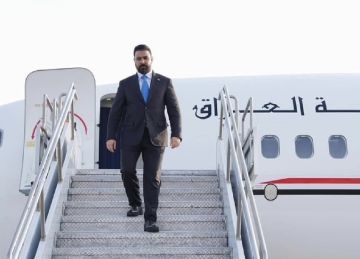 رئيس الوزراء يصل إلى العاصمة الرياض في زيارة إلى المملكة العربية السعودية رئيس الوزراء يصل إلى العاصمة الرياض في زيارة إلى المملكة العربية السعودية