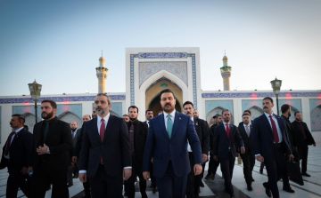رئيس الوزراء يزور مرقد السيدة زينب (عليها السلام) في دمشق رئيس الوزراء يزور مرقد السيدة زينب (عليها السلام) في دمشق