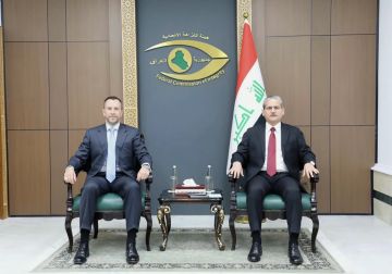 رئيس هيئة النزاهة والسفير الإيطالي يحذران من خطر الفساد ويتفقان على التعاون في التصدي له رئيس هيئة النزاهة والسفير الإيطالي يحذران من خطر الفساد ويتفقان على التعاون في التصدي له
