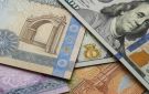 العراق يرفع سعر الدولار