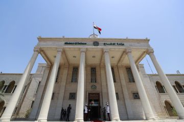 وزارة الدفاع تنفي وجود دعوة للتطوع ضمن صفوف الجيش العراقي وزارة الدفاع تنفي وجود دعوة للتطوع ضمن صفوف الجيش العراقي