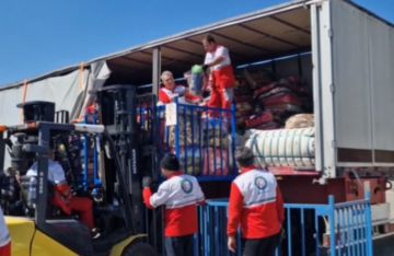 العراق يرسل 27 شاحنة مساعدات إلى إيران (فيديو) العراق يرسل 27 شاحنة مساعدات إلى إيران (فيديو)