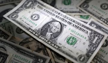 الدولار يستعيد مكانة الملاذ الآمن مع التوتر بعد قصف إيران