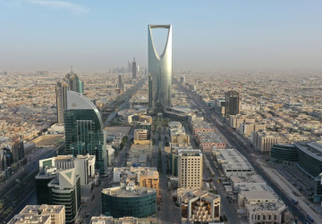 دوي انفجارات وتصاعد الدخان في الحي الدبلوماسي في الرياض دوي انفجارات وتصاعد الدخان في الحي الدبلوماسي في الرياض