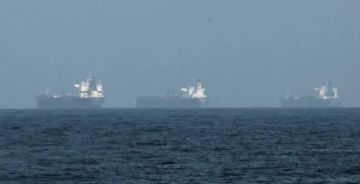 العشرات من ناقلات النفط عالقة في مضيق هرمز