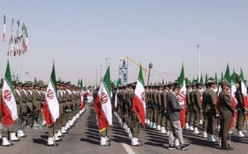 الحرس الثوري: دمرنا المبنى الرئيسي للقيادة وهيئة الأركان بالقاعدة الأمريكية في البحرين