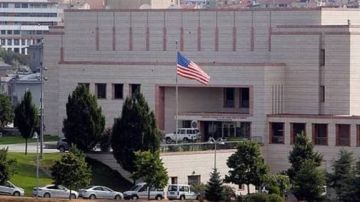 السفارة الأميركية في بغداد تطلب توفير الطعام وتجهيز خطة طارئة للسفر السفارة الأميركية في بغداد تطلب توفير الطعام وتجهيز خطة طارئة للسفر