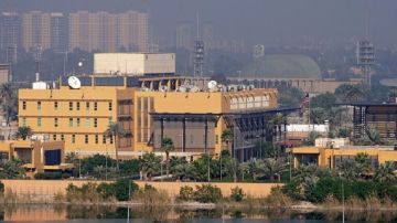 الدفاعات الجوية تتصدى لمسيرات تهاجم السفارة الأمريكية في بغداد وانفجارات تهز أربيل الدفاعات الجوية تتصدى لمسيرات تهاجم السفارة الأمريكية في بغداد وانفجارات تهز أربيل