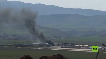 قاعدة حرير الأمريكية تحترق عقب هجمات استهدفت العراق