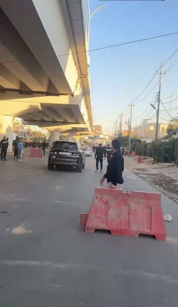 صدامات بين محتجين والقوات الأمنية عند الجسر المعلق المؤدي إلى المنطقة الخضراء