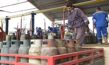 وزارة النفط تؤكد وفرة البنزين وغاز الطبخ وتنفي الشائعات: خزين استراتيجي يغطي بغداد والمحافظات