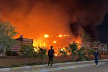 فيديو منسوب لـ حريق في ديمونا جراء صاروخ باليستي إيراني .. ما حقيقته؟ فيديو منسوب لـ حريق في ديمونا جراء صاروخ باليستي إيراني .. ما حقيقته؟