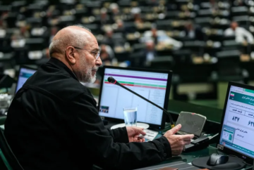 طهران تربط وقف الحرب بشروط سيادية وتتهم واشنطن بخداع استراتيجي جديد