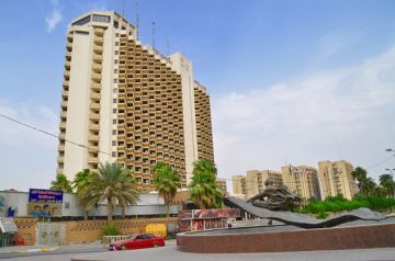 إدارة فندق الرشيد تنفي وجود قوات أمريكية داخل الفندق